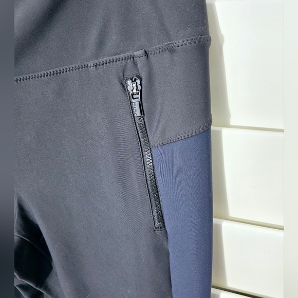 ATHLETA WORKOUT LEGGINGS - Picture 4 of 16